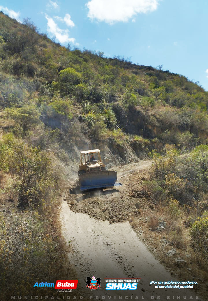 💠Desde el Instituto Vial Provincial (IVP) de Sihuas, se está llevando a cabo la inspección de los trabajos de mantenimiento rutinario en el siguiente tramo vial:
🔹 EMP AN-548 - DV PACCHA - ULLCUTAY - QUINGAO ALTO (KM 24+500); QUINGAO ALTO (KM 25+170) - SAN MIGUEL (KM 47+780); SAN MIGUEL (KM 48+150) - CHINGALPO (KM 63+020); CHINGALPO (KM 63+600) - ACOBAMBA - PTE. VADO - EMP. PE-12B
Actualmente, la maquinaria está interviniendo en el tramo del KM 60, en el distrito de Chingalpo. Asimismo, la intervención continuará a lo largo de la carretera, pasando por la localidad de San Miguel hasta llegar al área conocida como Desembocadero.
Estos trabajos se realizan en virtud del convenio Nº 050-2024 MTC/21 con Provías Descentralizado, con el objetivo de asegurar el acceso a servicios esenciales y mejorar la conectividad entre las áreas urbanas y rurales.