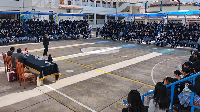 El glorioso y bolivariano colegio “Educandas” del Cusco fue sede de la charla académica “La constitución en el Cole” que organiza el TC