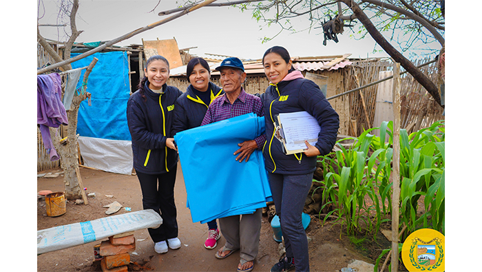 MDM realiza la entrega de plástico a familias afectadas por fuertes lluvias
