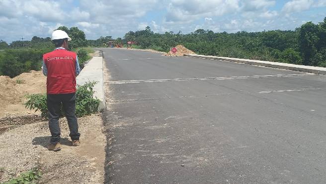 Ucayali. - La Contraloría General alertó al Gobierno Regional de Ucayali que el consorcio ejecutor de la obra por impuestos para el mejoramiento de la carretera departamental Campo Verde a Nueva Requena, a cargo del Gobierno Regional de Ucayali, ejecutó el pavimento del concreto asfáltico en caliente sin contar con la supervisión respectiva, lo que podría afectar la calidad de la infraestructura realizada.