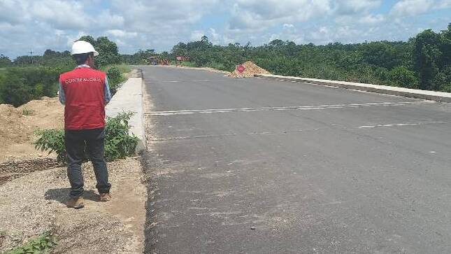 Ucayali. - La Contraloría General alertó al Gobierno Regional de Ucayali que el consorcio ejecutor de la obra por impuestos para el mejoramiento de la carretera departamental Campo Verde a Nueva Requena, a cargo del Gobierno Regional de Ucayali, ejecutó el pavimento del concreto asfáltico en caliente sin contar con la supervisión respectiva, lo que podría afectar la calidad de la infraestructura realizada.