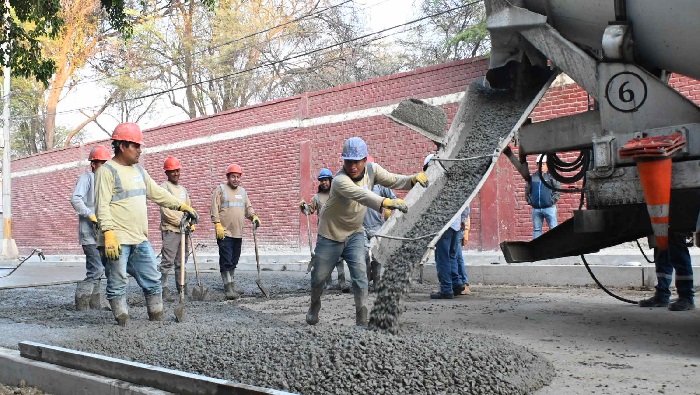 Vaciado de concreto en Psje. Federico Helguero