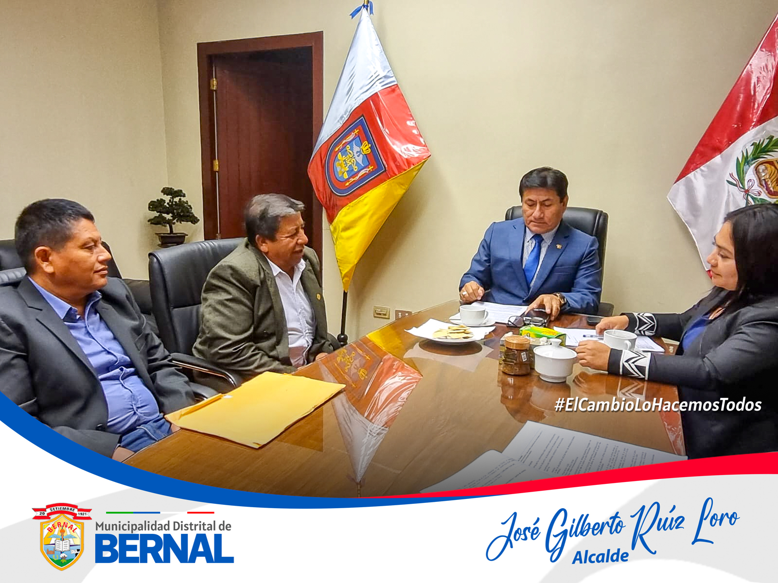 Alcalde de Bernal se reรบne con congresistas para impulsar proyectos claves.