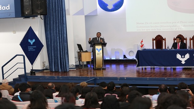 Presidente del TC Francisco Morales dio conferencia magistral sobre el proceso competencial en Congreso de Derecho Procesal Constitucional en el Cusco