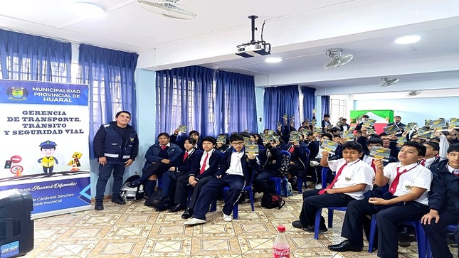 Charlas de educación vial "Caminando Seguro"" llegó a la I.E.P. Cristo Redentor 
