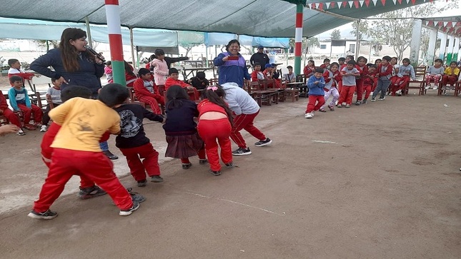 "Huaral Recrea" llegó a la I.E. José Faustino Sánchez Carrión en Huacho Chico
