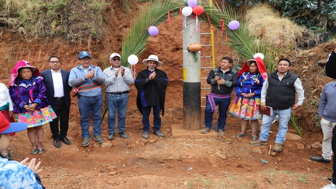 Gobernador Regional inaugura obra de electrificación en Ahuac –Pariahuanca