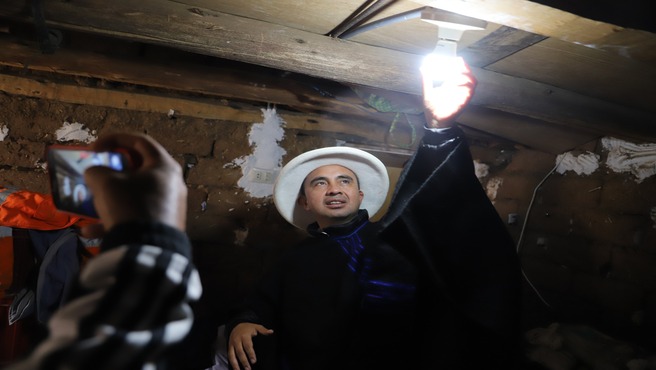 Gobernador Regional inaugura obra de electrificación en Ahuac –Pariahuanca