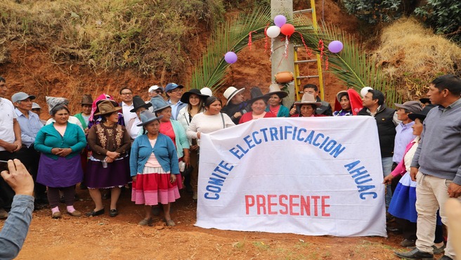 Gobernador Regional inaugura obra de electrificación en Ahuac –Pariahuanca