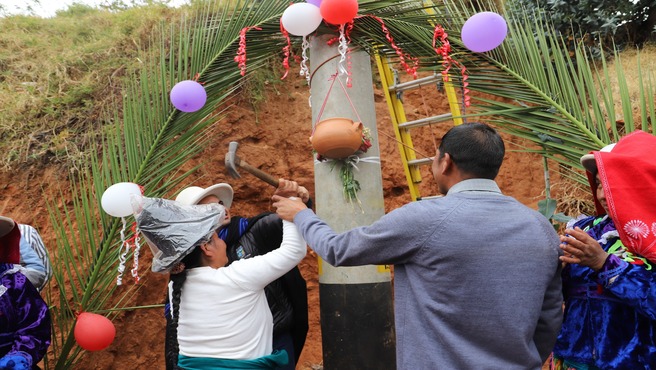 Gobernador Regional inaugura obra de electrificación en Ahuac –Pariahuanca
