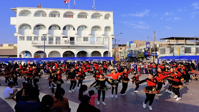 Festival ArtΓstico por el DΓa del Folklore