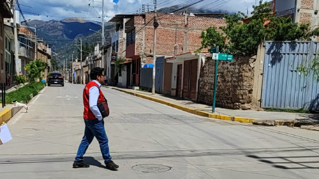 Apurímac. – La Contraloría General advirtió que en la obra de mejoramiento y ampliación del servicio de transitabilidad vehicular y peatonal en la localidad de Talavera, provincia de Andahuaylas, valorizada en S/ 8.9 millones, la Municipalidad Distrital de Talavera no aplicó penalidades respecto a la ejecución de la obra ni dedujo su cobro en la liquidación, así como tampoco sancionó al contratista por no subsanar a tiempo las observaciones efectuadas en la recepción.