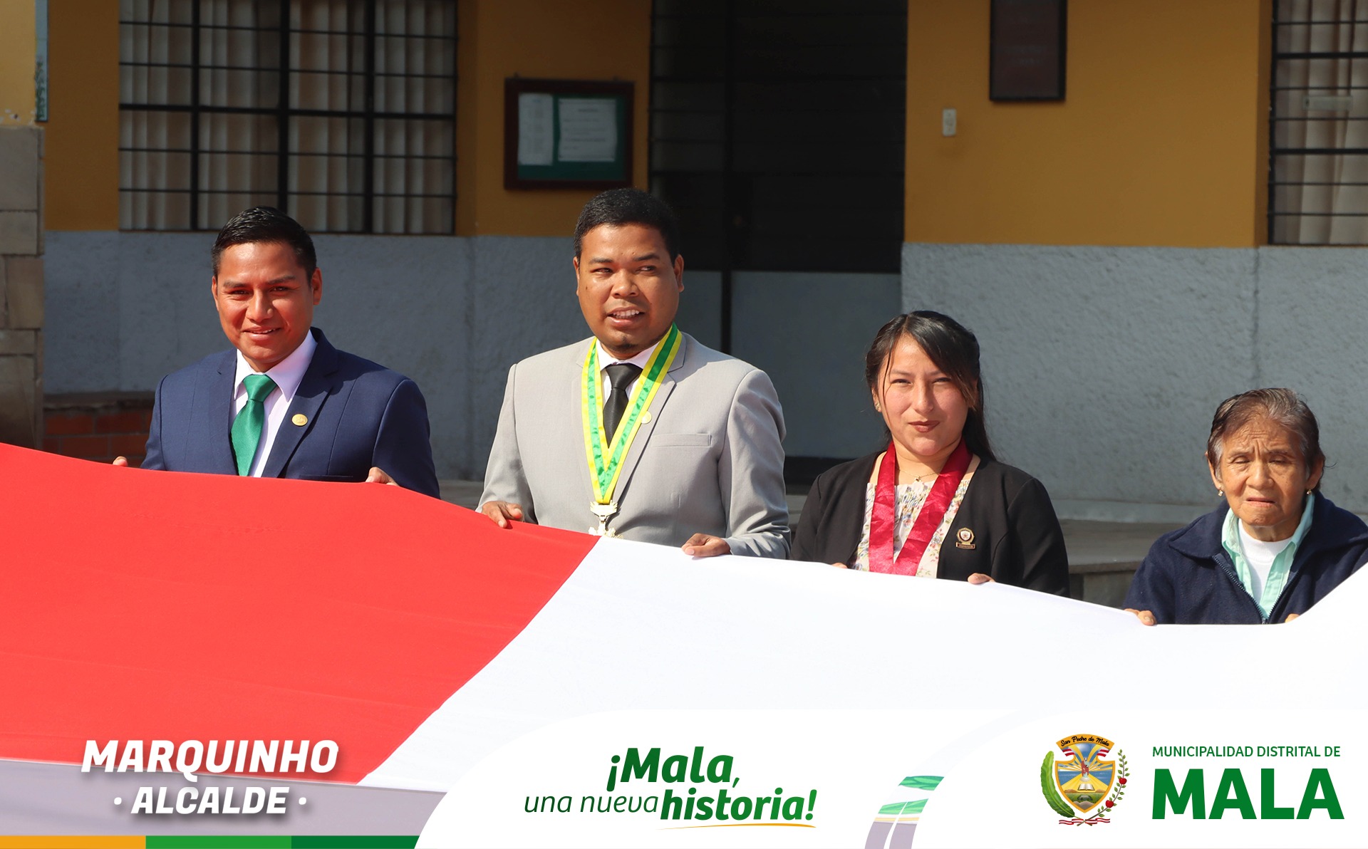 Izamiento Dominical en la Plaza de Armas de Mala