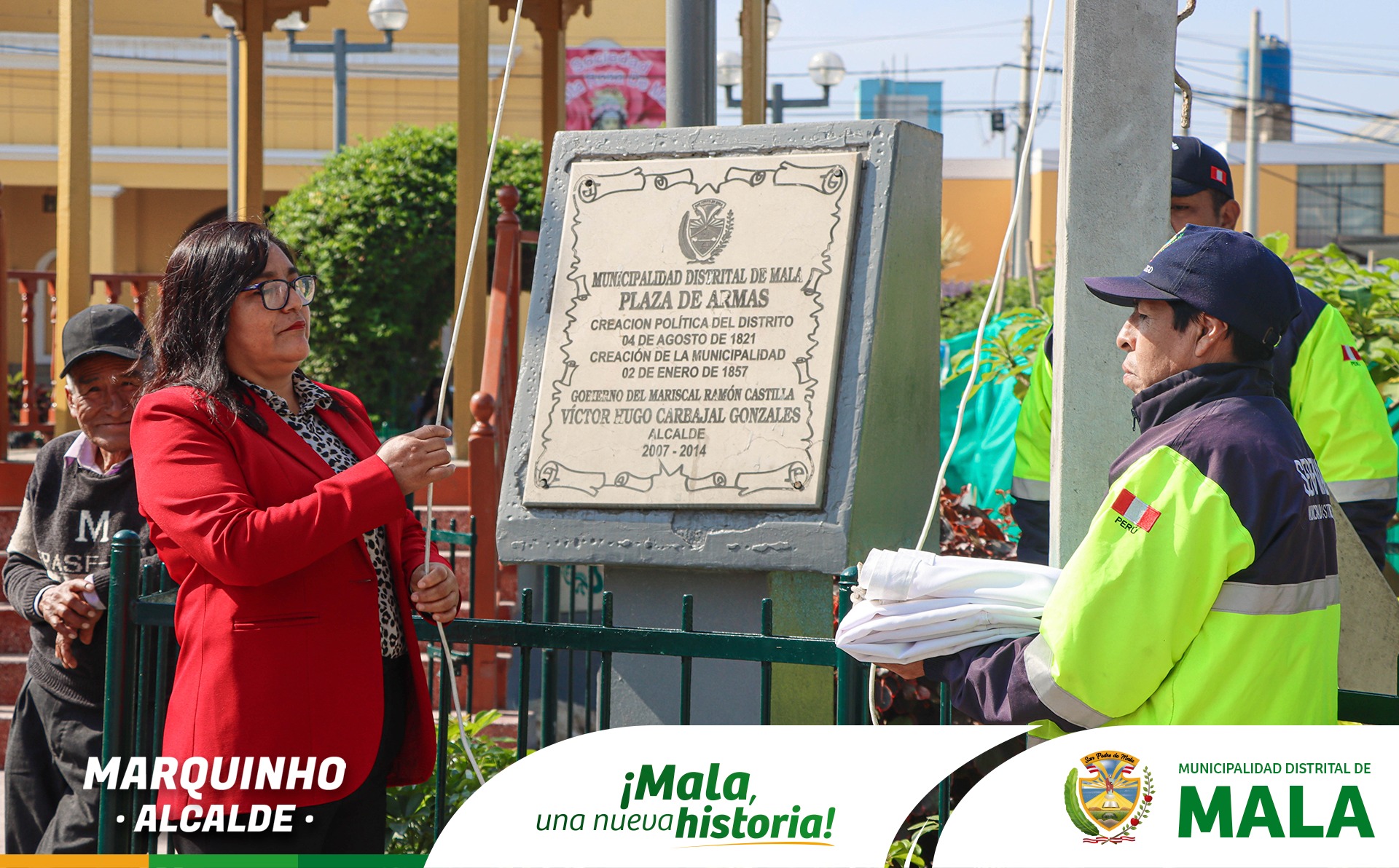 Izamiento Dominical en la Plaza de Armas de Mala