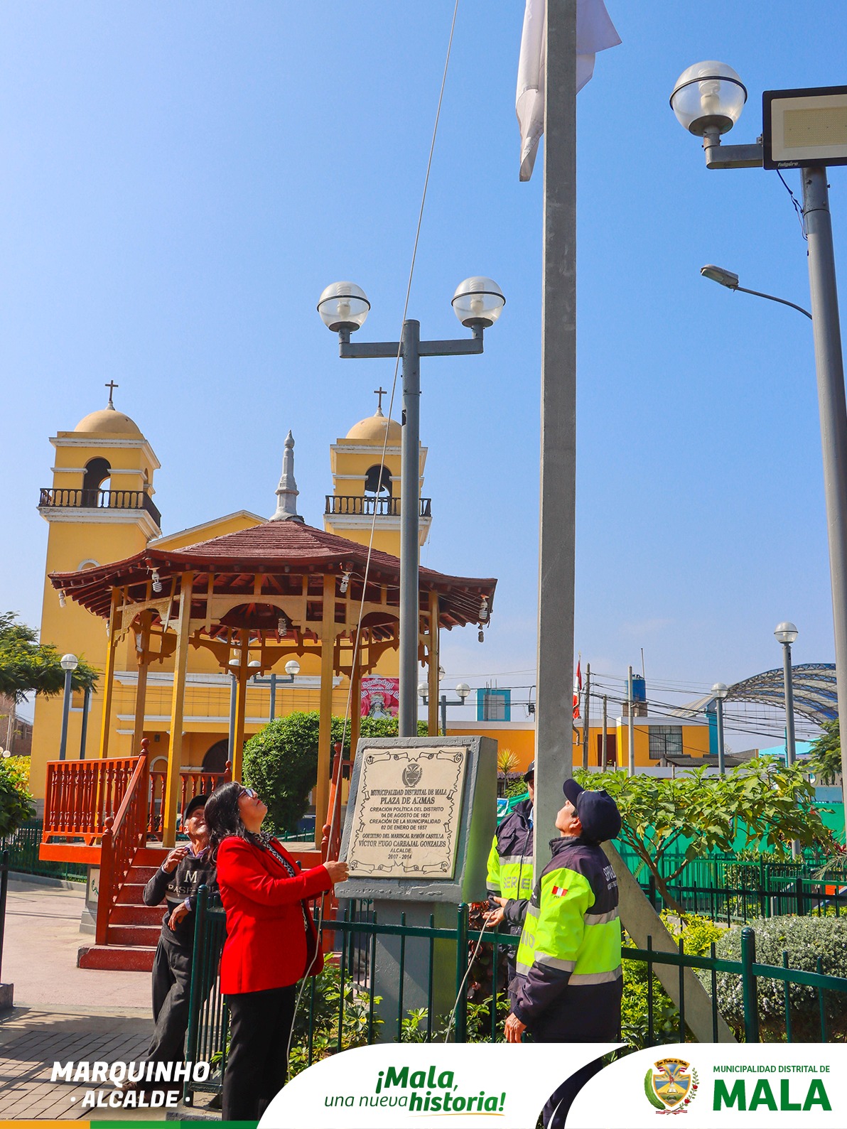 Izamiento Dominical en la Plaza de Armas de Mala