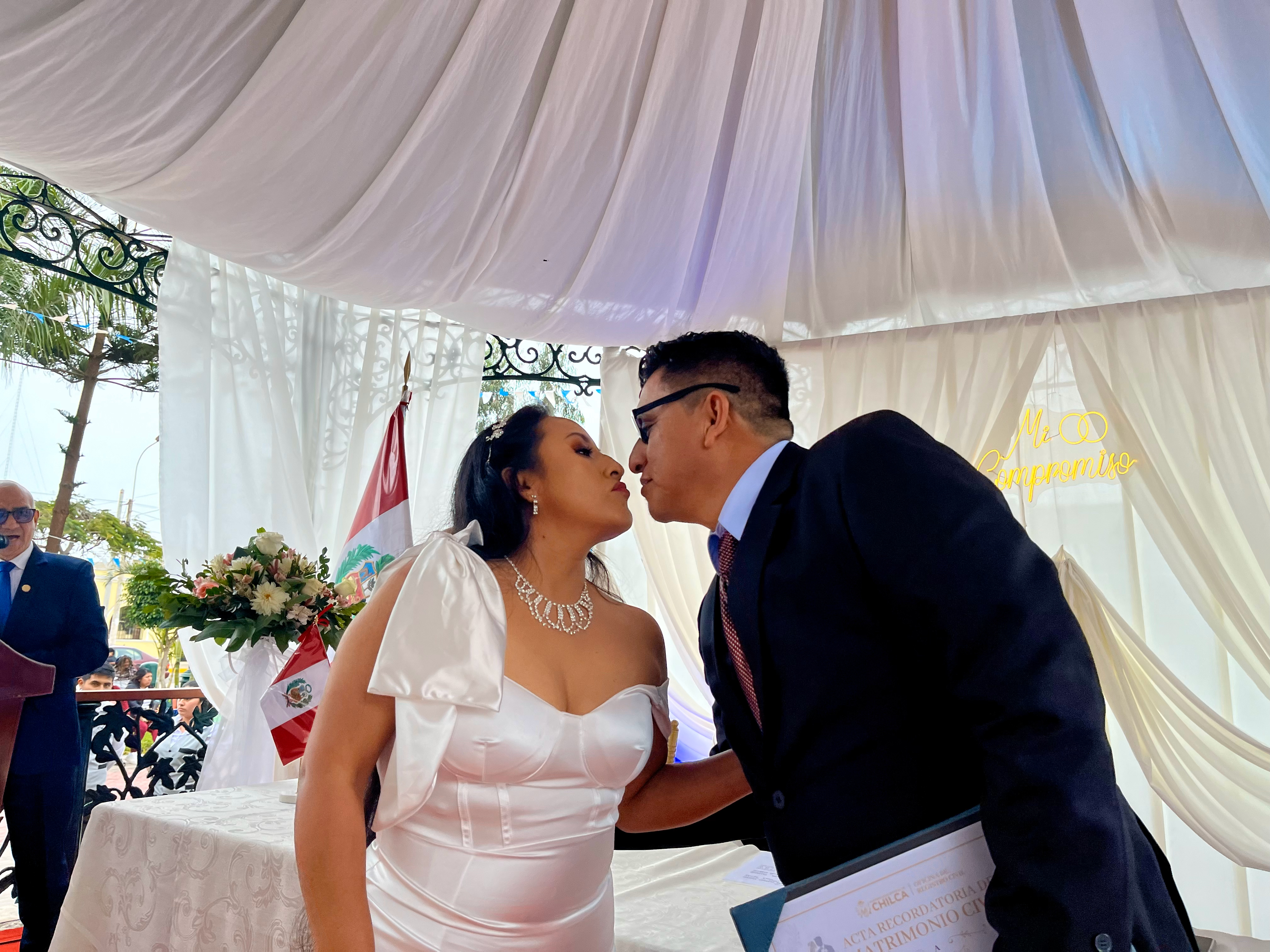 Veinticuatro parejas dijeron “si acepto” en el Matrimonio Civil Comunitario - Chilca 2024.