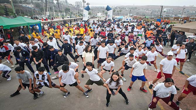 Participantes calentaron previamente a la competencia
