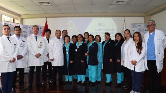 INEN: Enfermera con 50 años de servicio recibe merecido reconocimiento