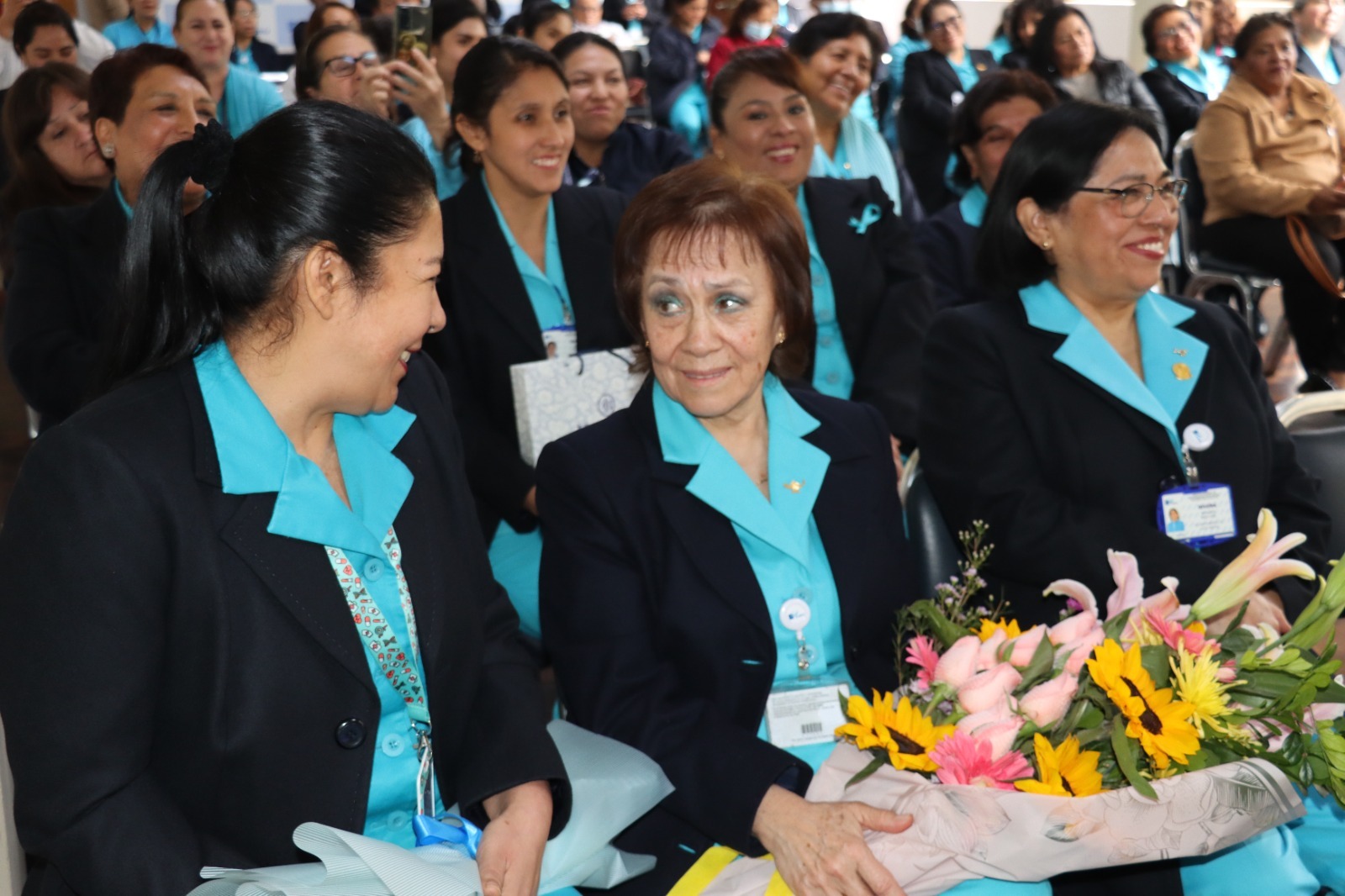 INEN: Enfermera con 50 años de servicio recibe merecido reconocimiento