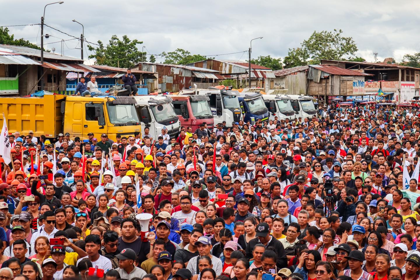 Alcalde Cesar Vidaurre participa en el inicio del levantamiento de rasante en los A.H de la zona periurbana de Belรฉn