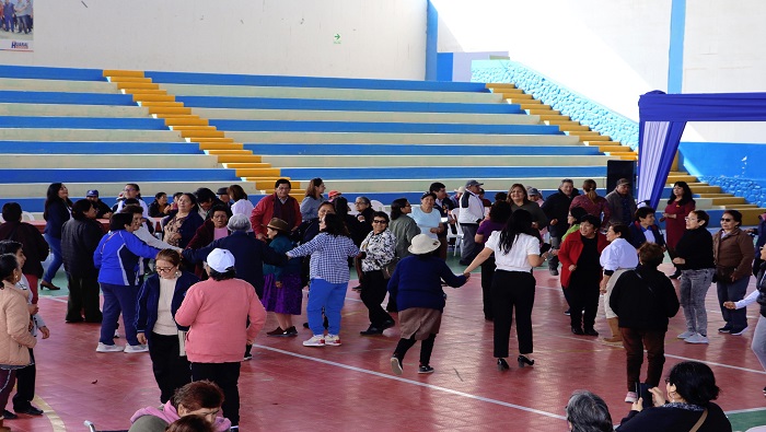 adultos mayores de Huaral en su Día