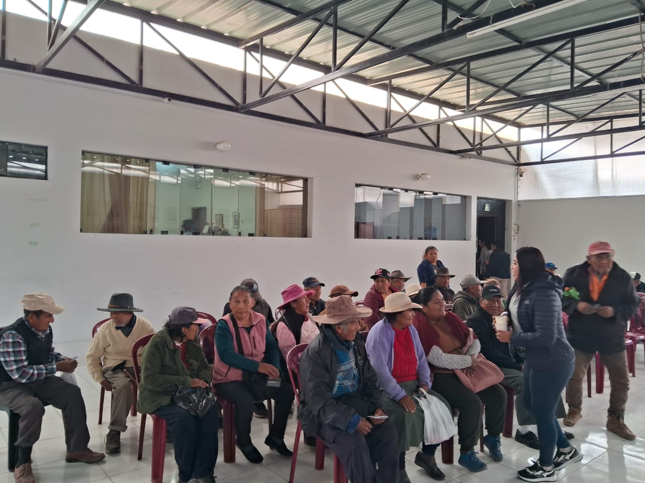 ✅Gracias a la preocupación de nuestra máxima autoridad de la Municipalidad Distrital de Acarí, se cumplió con realizar el pago a las personas beneficiarias del programa Pensión 65.
🔰El programa Pensión 65, es una iniciativa social que proporciona un apoyo económico vital a las personas mayores de 65 años que se encuentran en situaciones de pobreza y extrema pobreza, este esfuerzo refleja la dedicación y el trabajo arduo de todas las partes involucradas, desde la planificación hasta la ejecución, para asegurar que nuestros adultos mayores reciban el apoyo que merecen.
🔰El alcalde distrital, ING Alejandro Lava Alva agradece a los beneficiarios por su paciencia y colaboración, asimismo, reafirma su compromiso de continuar trabajando para mejorar la calidad de vida de nuestros ciudadanos y garantizar que los servicios esenciales sean accesibles para todos.
#pensión65
#AdultosMayores #Compartir #prograssociales #Acari #TrabajandoPorAcari #Alcalde ING ALEJANDRO LAVA ALVA