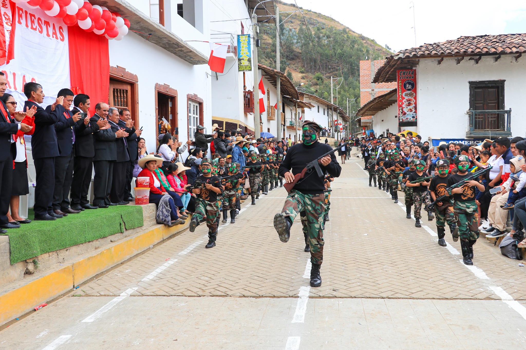 Sartimbamba celebró los 203 años de la Proclamación de la Independencia del Perú