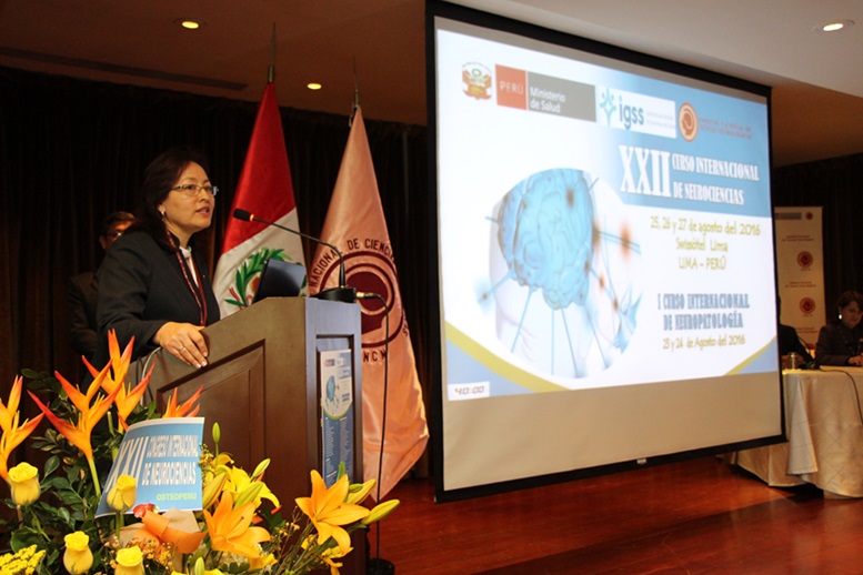 Especialista expone en curso internacional