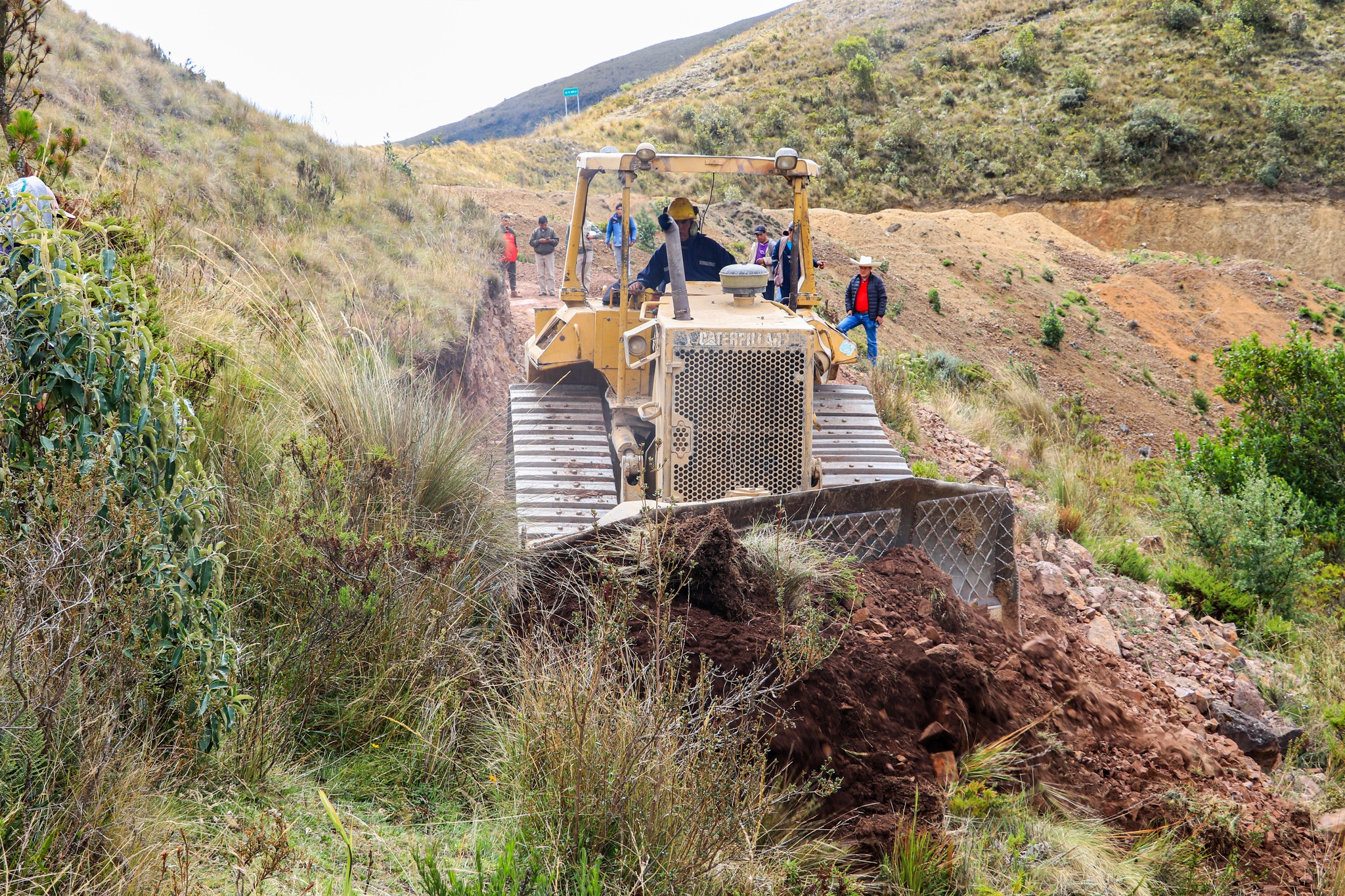 Inicia apertura de trocha carrozable que conectará Sartimbamba con Chugay