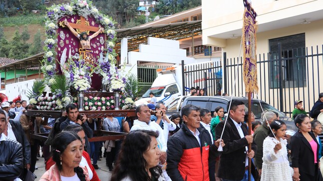 Solemne procesión del Señor de los Milagros Sartimbamba 2024.