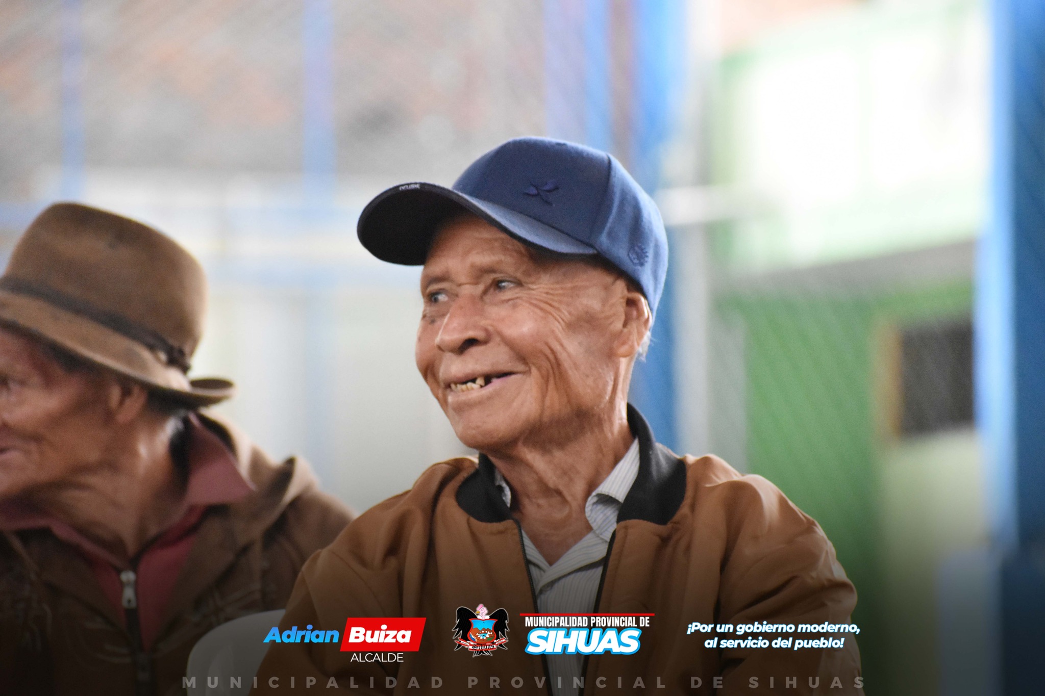 💠¡Día del Adulto Mayor!✨🥳🥳🧓👵
Hoy, 26 de agosto de 2022, conmemoramos el Día del Adulto Mayor . En esta fecha especial, queremos resaltar la importancia de cada una de las personas de la tercera edad en la sociedad y el valioso legado que continúan construyendo con su sabiduría y experiencia.
Por tal motivo, a través del Centro Integral de Atención al Adulto Mayor (CIAM) y la Oficina Municipal de Atención a las Personas con Discapacidad (OMAPED), la Municipalidad Provincial de Sihuas organizó una mañana de celebración en el complejo deportivo de Pingullo Bajo.
Además, este evento intregró a los adultos mayores del CIAM y beneficiarios del Comedor Municipal.
De igual manera, desde nuestra institución, reafirmamos nuestro compromiso de seguir proporcionando almuerzos a los adultos mayores en situación de abandono y vulnerabilidad en el distrito de Sihuas. Este apoyo, que iniciamos el 26 de marzo de 2020, continúa hasta el día de hoy.
🔹 ¡Cuidemos a nuestros adultos mayores en casa! ¡Abracemos y celebremos esta etapa de sus vidas! ¡SIGAMOS APRENDIENDO DE ELLOS! 💙.
👉 ¿Tienes algún adulto mayor en casa? ¿Cómo lo cuidas y acompañas? #DíaDelAdultoMayor #Sihuas