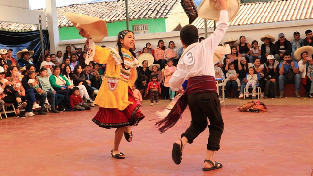 Concurso de huayno con caja en Sartimbamba