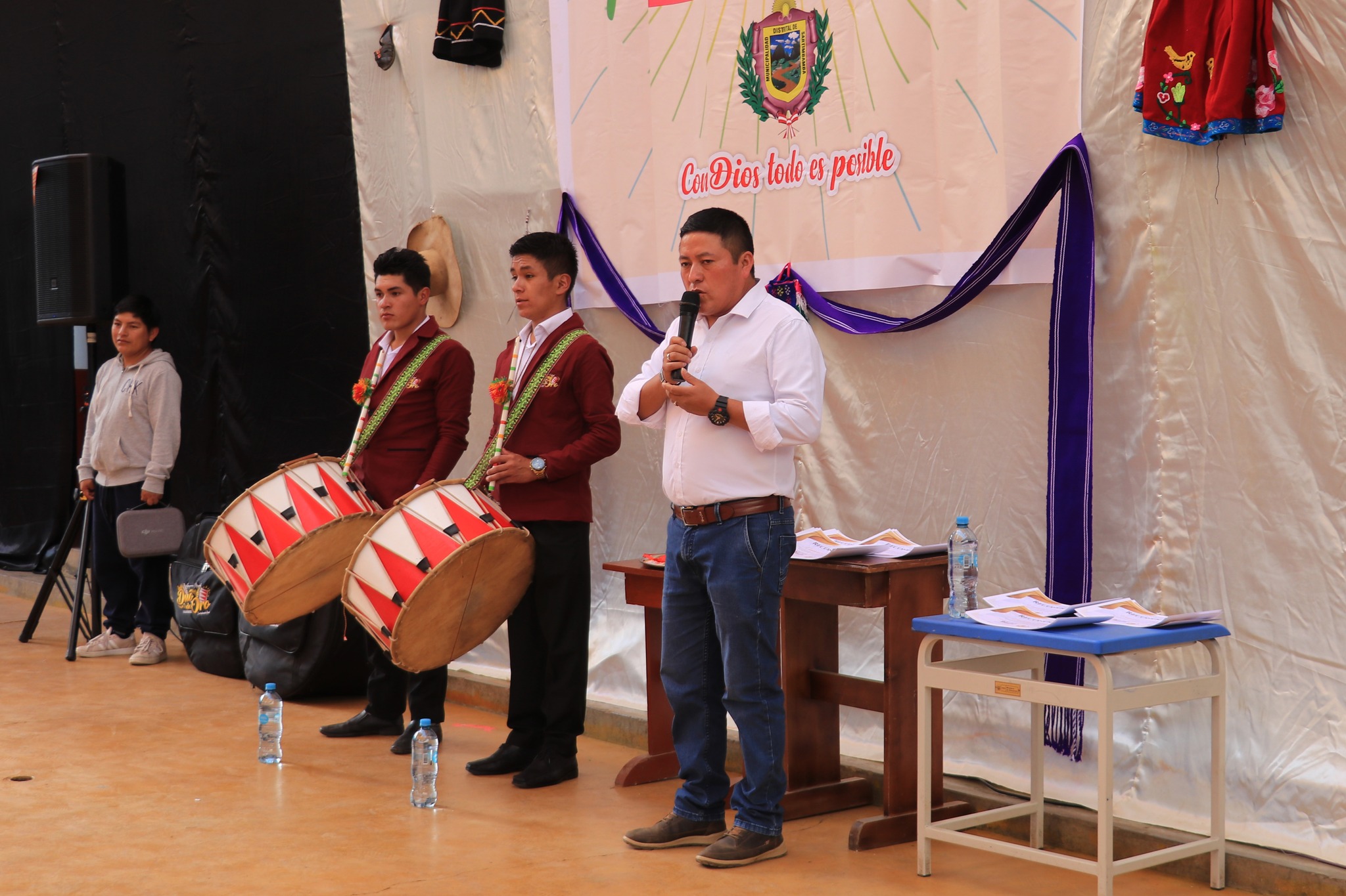 Concurso de huayno con caja en Sartimbamba