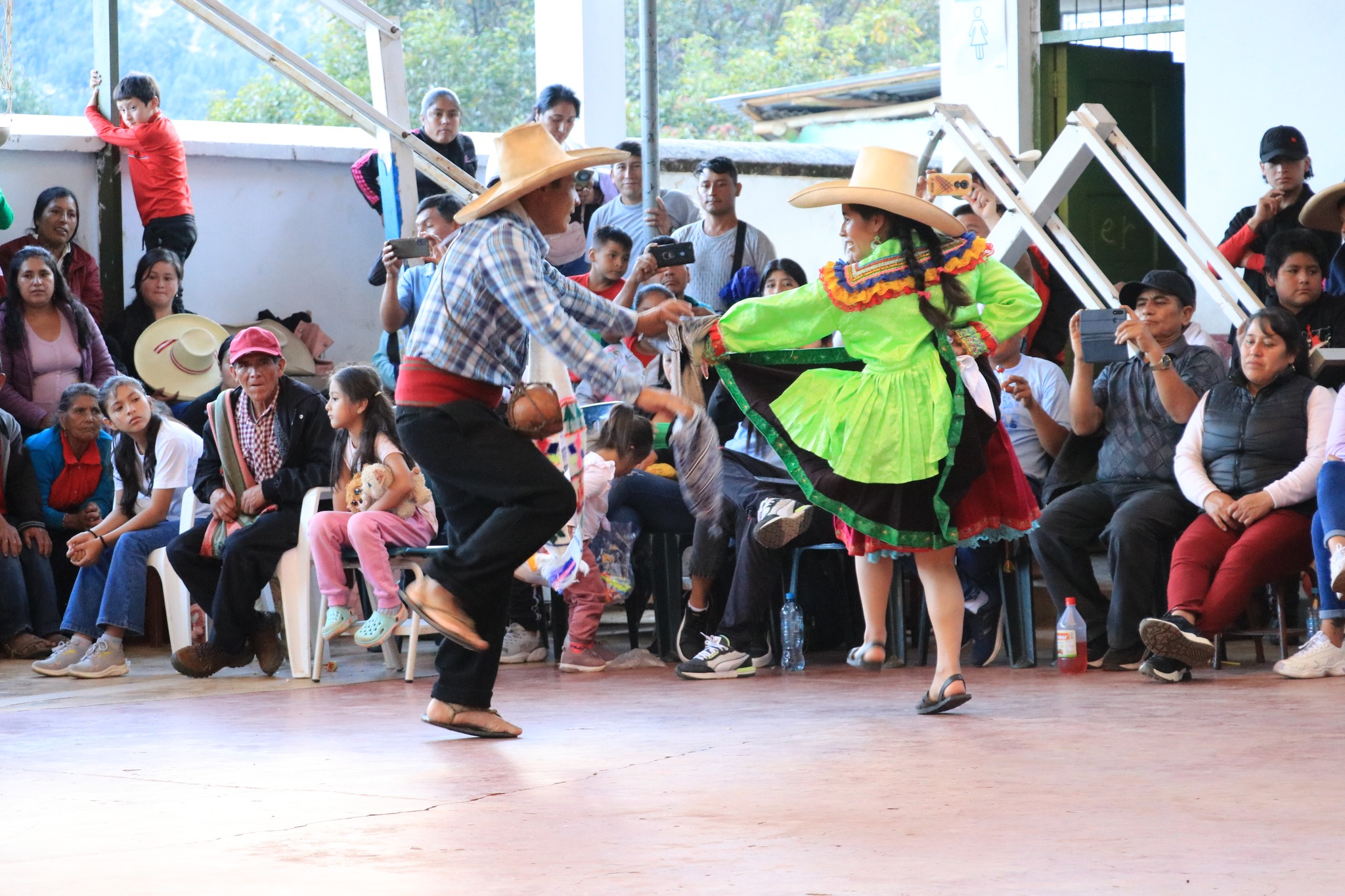 Concurso de huayno con caja en Sartimbamba
