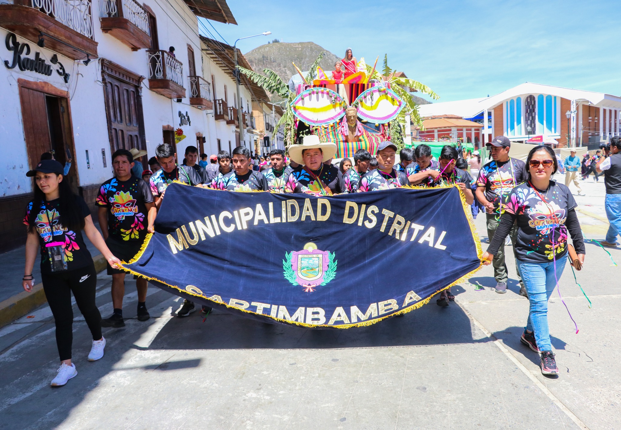 Sartimbamba deslumbró en carnaval Huamachuquino 2024, ocupamos el segundo puesto en carro alegórico y comparsa