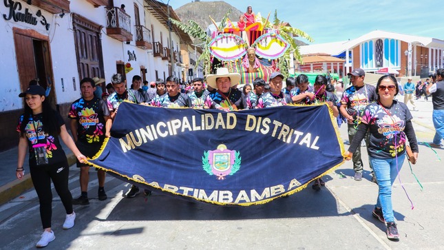 Sartimbamba deslumbró en carnaval Huamachuquino 2024, ocupamos el segundo puesto en carro alegórico y comparsa