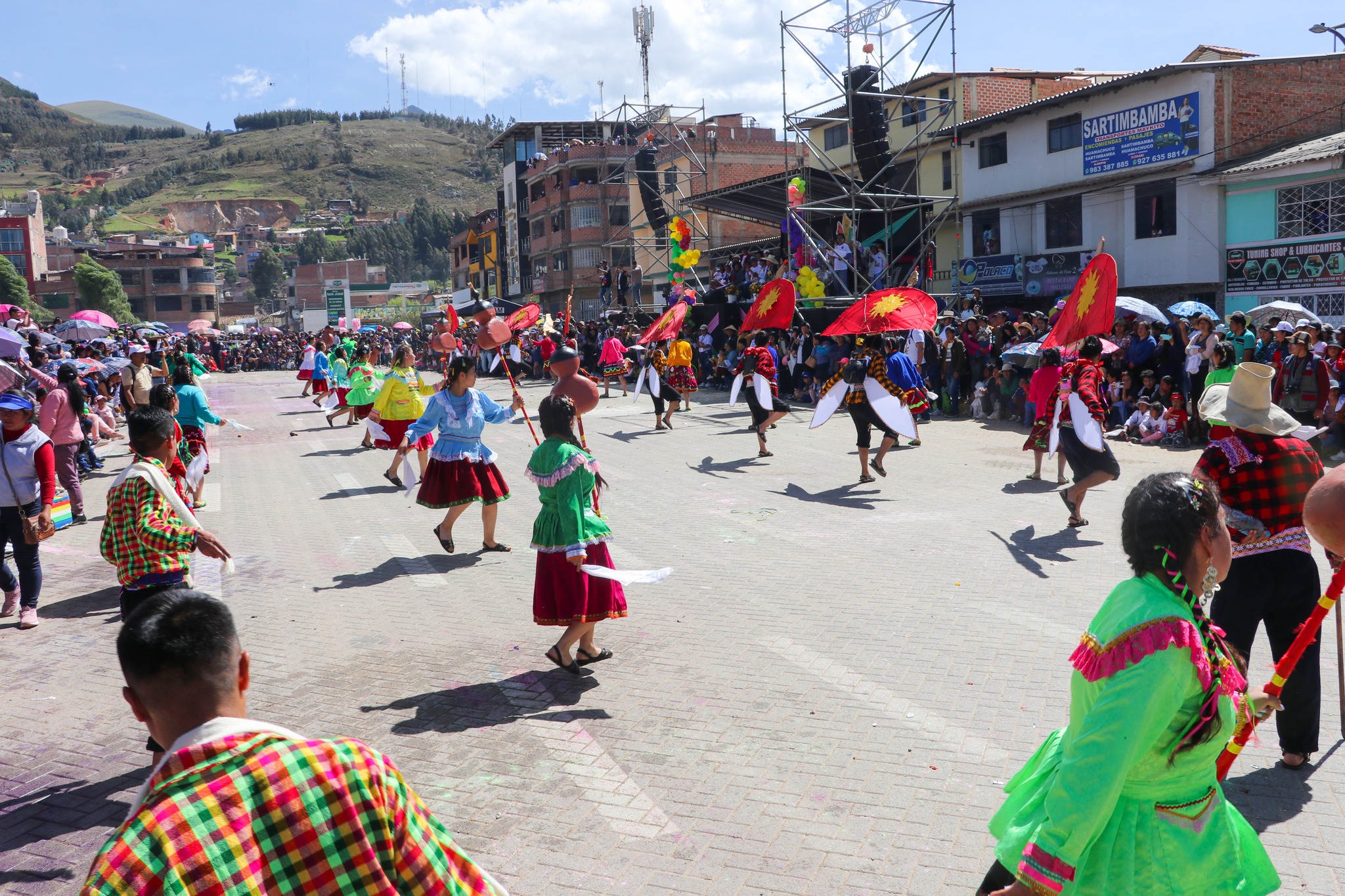 Sartimbamba deslumbró en carnaval Huamachuquino 2024, ocupamos el segundo puesto en carro alegórico y comparsa