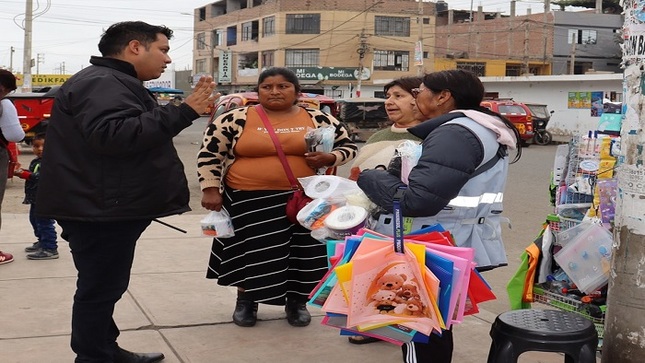 reordena a comerciantes en los alrededores del hospital San Juan Bautista 