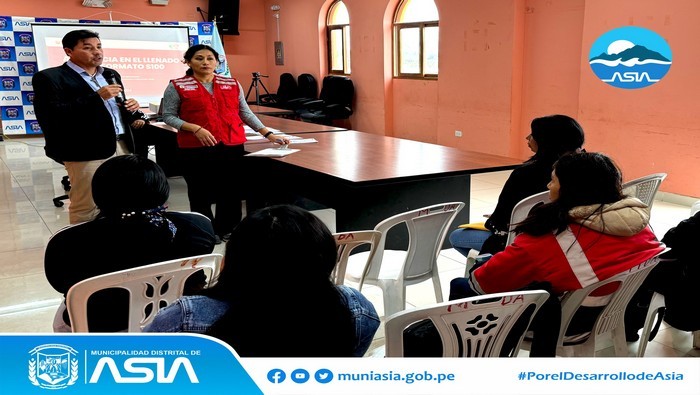La Municipalidad Distrital de Asia que lidera nuestro alcalde Isaias Alcántara Malásquez, a través de la Sub Gerencia de Empadronamiento Local del Sistema de Focalización de Hogares (SISFOF) y en coordinación con el Ministerio de Desarrollo e Inclusión Social, se realizó el taller de “Fortalecimiento de Capacidades en el Sistema de Focalización de Hogares”, dirigidos a los responsables de la Unidad Local de Empadronamiento (ULE) de nuestra institución.
El taller se realizó en el auditorio del palacio municipal y estuvo a cargo de la exposición la licenciada Betty Lopez Choqque, coordinadora territorial en Lima Sur del MIDIS.
La capacitación tuvo como objetico promover el desarrollo humano y estilos de vida saludables mediante la capacitación a empadronadores del Sistema de Focalización de Hogares para el registro en el Padrón General de Hogares “PGH”.
#MunicipalidadDistritalDeAsia