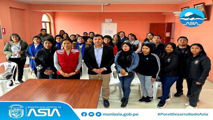La Municipalidad Distrital de Asia que lidera nuestro alcalde Isaias Alcántara Malásquez, a través de la Sub Gerencia de Empadronamiento Local del Sistema de Focalización de Hogares (SISFOF) y en coordinación con el Ministerio de Desarrollo e Inclusión Social, se realizó el taller de “Fortalecimiento de Capacidades en el Sistema de Focalización de Hogares”, dirigidos a los responsables de la Unidad Local de Empadronamiento (ULE) de nuestra institución.
El taller se realizó en el auditorio del palacio municipal y estuvo a cargo de la exposición la licenciada Betty Lopez Choqque, coordinadora territorial en Lima Sur del MIDIS.
La capacitación tuvo como objetico promover el desarrollo humano y estilos de vida saludables mediante la capacitación a empadronadores del Sistema de Focalización de Hogares para el registro en el Padrón General de Hogares “PGH”.
#MunicipalidadDistritalDeAsia