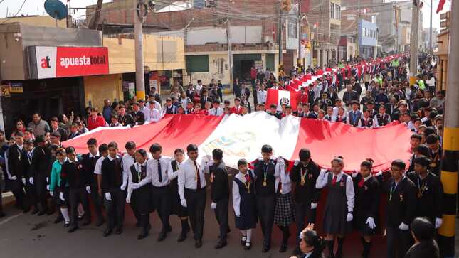 Juventud tacneña rinde homenaje a la Ciudad Heroica 