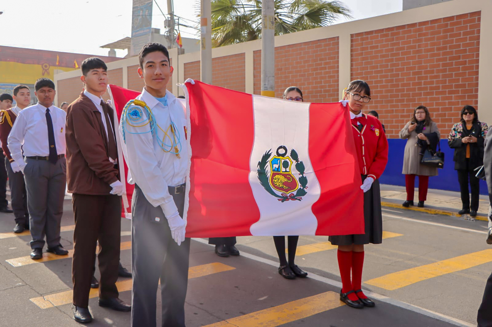 Juventud tacneña rinde homenaje a la Ciudad Heroica
