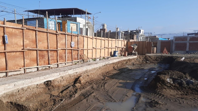 Áncash. - La Contraloría General advirtió que la Subregión Pacífico, órgano ejecutor del Gobierno Regional de Áncash, otorgó irregularmente al contratista adelantos por el 30% del presupuesto de la obra que se ejecuta en el colegio 1664 - Golfo Pérsico en Nuevo Chimbote. Este hecho contraviene los contratos de ejecución y supervisión y ocasionaría la postergación del plazo de ejecución de la obra valorizada en S/ 5 956 870.