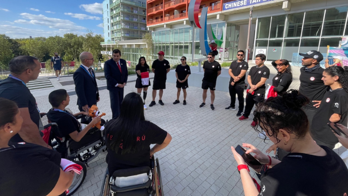 Delegación peruana para Juegos Paralímpicos París 2024 recibe visita del embajador del Perú en Francia