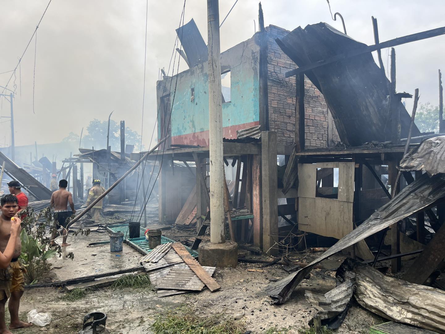 Tomando acciones inmediatas ante el incendio ocurrido en el Asentamiento Humano Amistad.