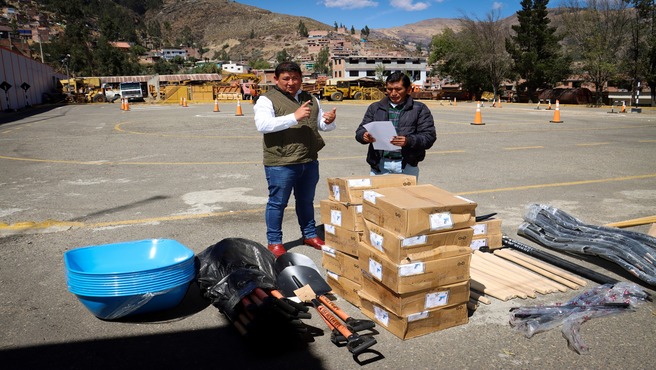 DRTC dona herramientas a la comunidad campesina de Huambo para mejoramiento de la trocha carrozable en la zona