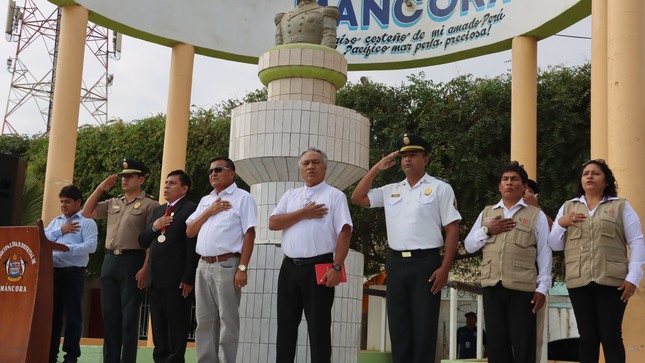 Alcalde participa de ceremonia de izamiento del pabellón nacional por el día de la defensa nacional 