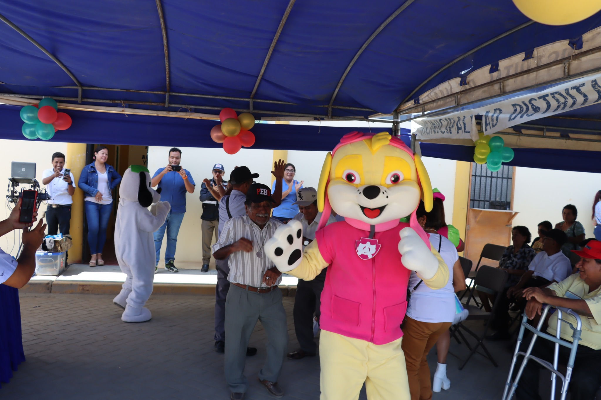 Con mucha algarabía la Municipalidad Distrital de Máncora, celebro el día del Adulto Mayor