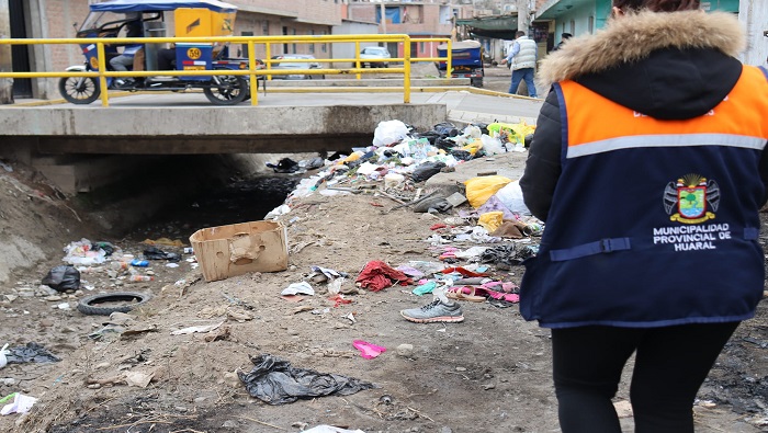 Funcionarios de la municipalidad provincial de Huaral realizan visita al C.P. Balcálzar para atender problemáticas urgentes 