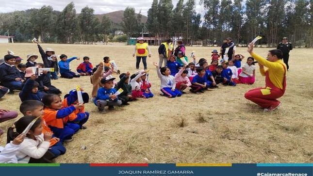 La Gerencia de Turismo y Cultura de la Municipalidad Provincial de Cajamarca realizó esta actividad cultural con la participación de niños de la I.E. 821525, el apoyo del Polishow de la Policía Nacional del Perú y Layconsa, con el objetivo de fortalecer la actividad cultural en los diferentes sectores urbanos y rurales de Cajamarca.